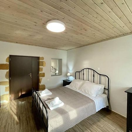 Villa Eftychia Serene Getaway With Hot Tub In A Quiet Location Kíssamos Екстериор снимка