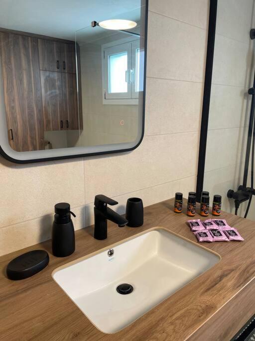Villa Eftychia Serene Getaway With Hot Tub In A Quiet Location Kíssamos Екстериор снимка