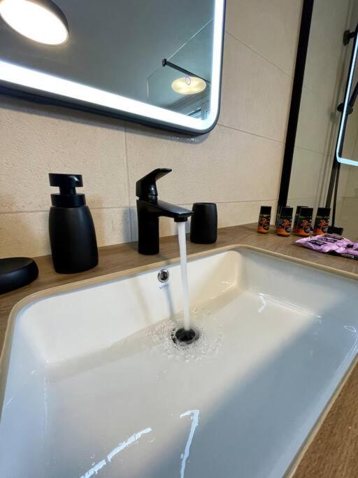 Villa Eftychia Serene Getaway With Hot Tub In A Quiet Location Kíssamos Екстериор снимка