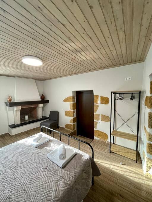 Villa Eftychia Serene Getaway With Hot Tub In A Quiet Location Kíssamos Екстериор снимка