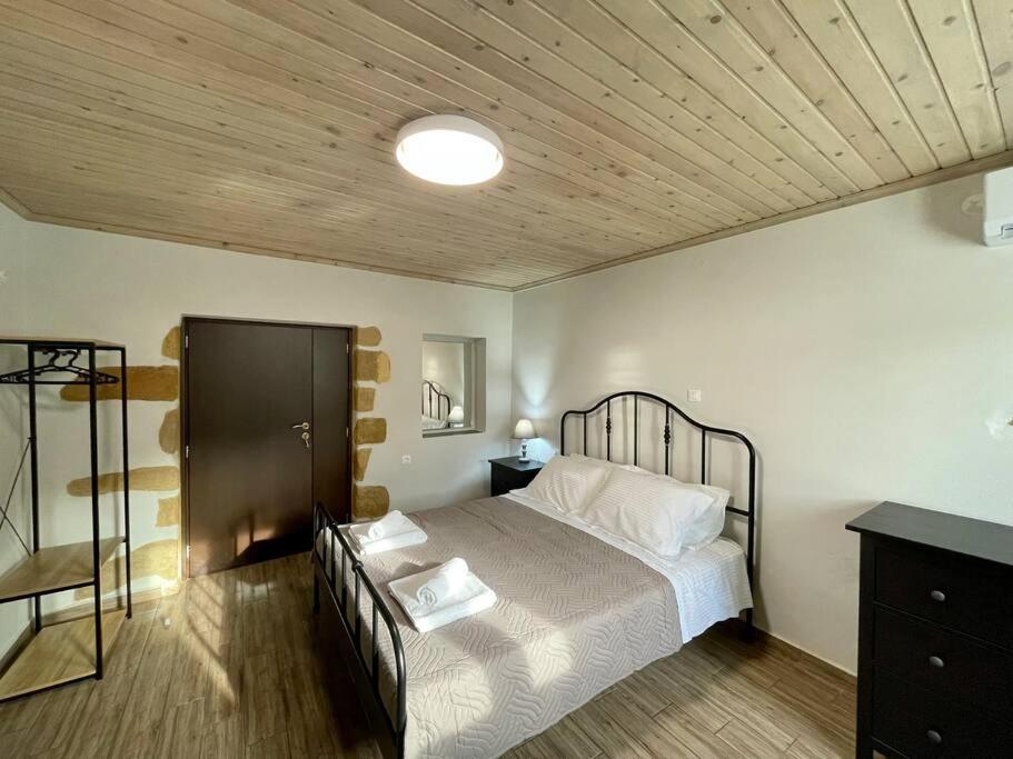 Villa Eftychia Serene Getaway With Hot Tub In A Quiet Location Kíssamos Екстериор снимка