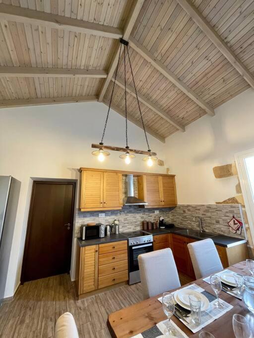 Villa Eftychia Serene Getaway With Hot Tub In A Quiet Location Kíssamos Екстериор снимка