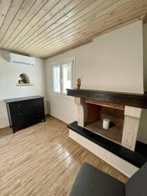 Villa Eftychia Serene Getaway With Hot Tub In A Quiet Location Kíssamos Екстериор снимка