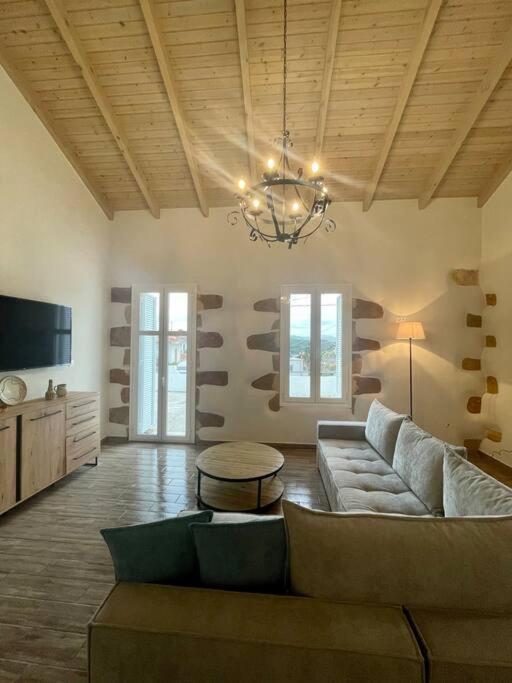 Villa Eftychia Serene Getaway With Hot Tub In A Quiet Location Kíssamos Екстериор снимка