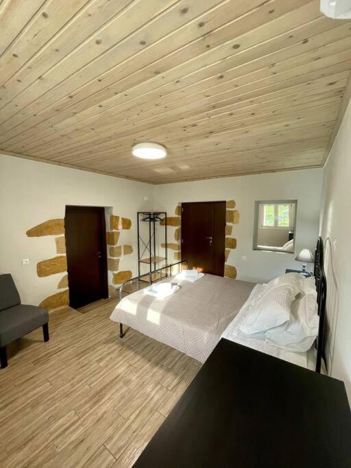 Villa Eftychia Serene Getaway With Hot Tub In A Quiet Location Kíssamos Екстериор снимка