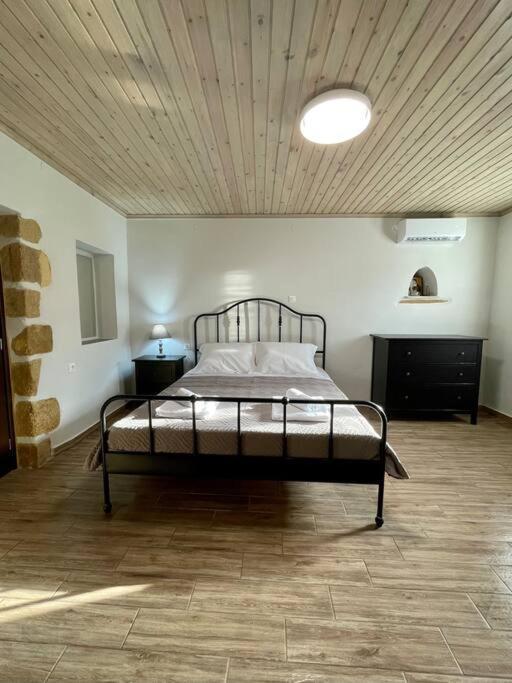 Villa Eftychia Serene Getaway With Hot Tub In A Quiet Location Kíssamos Екстериор снимка