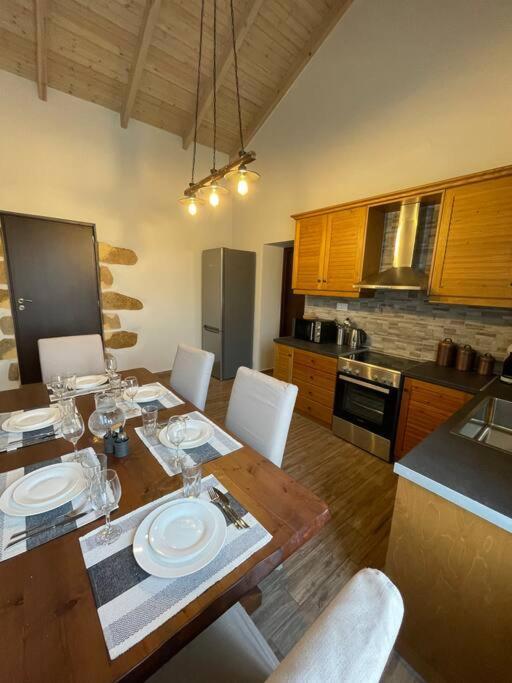 Villa Eftychia Serene Getaway With Hot Tub In A Quiet Location Kíssamos Екстериор снимка