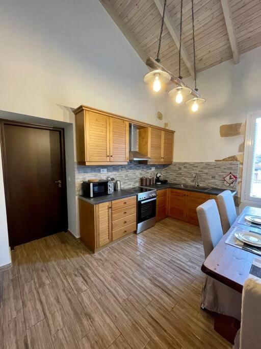 Villa Eftychia Serene Getaway With Hot Tub In A Quiet Location Kíssamos Екстериор снимка